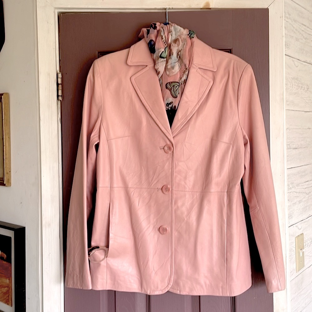 Bernardo Pale Y2K pink leather three button jacket Med.Striped lining.Free scarf